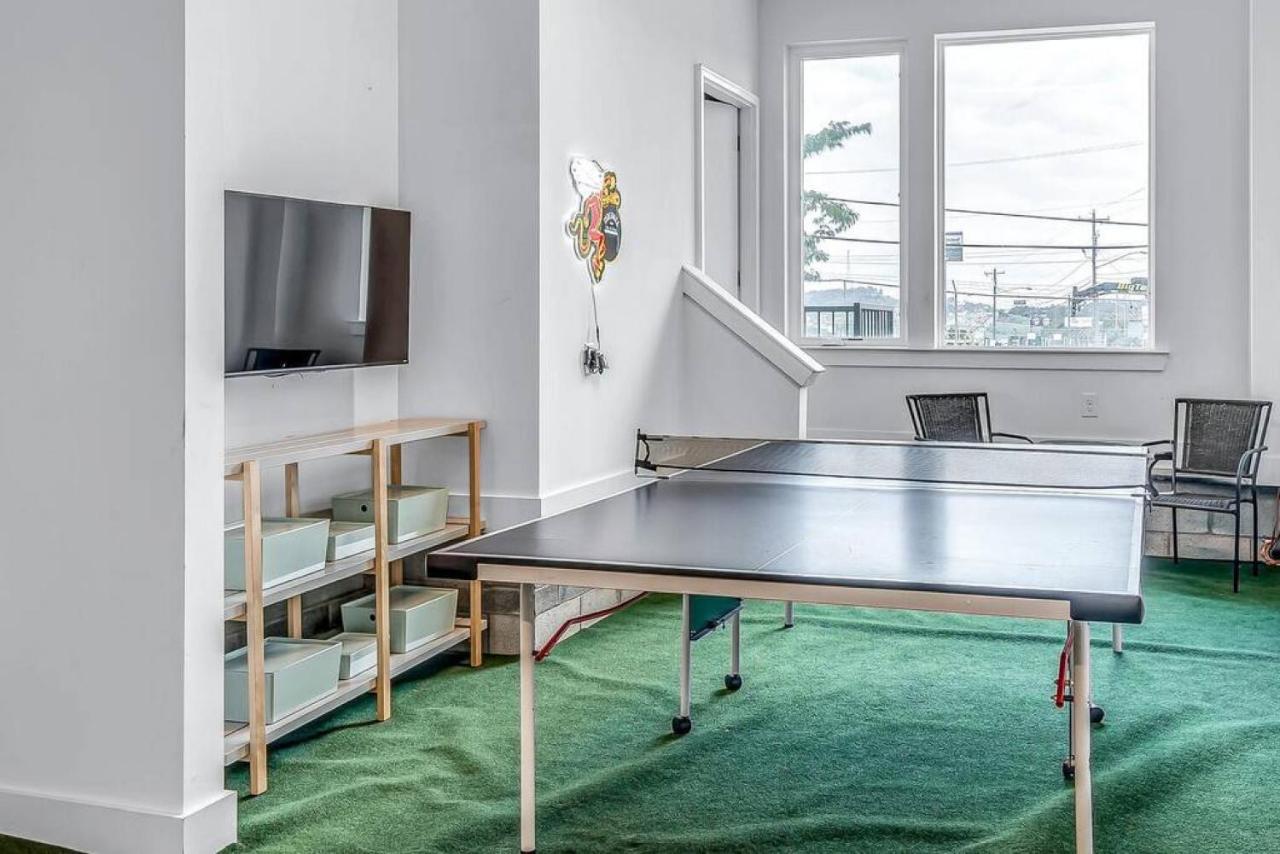 Big New And Modern With Skyline View Mural And Ping Pong Нашвілл Екстер'єр фото