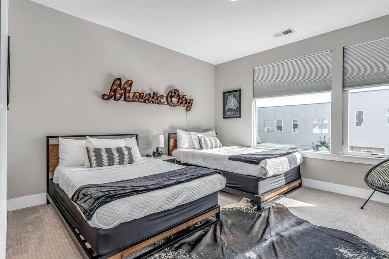 Big New And Modern With Skyline View Mural And Ping Pong Нашвілл Екстер'єр фото