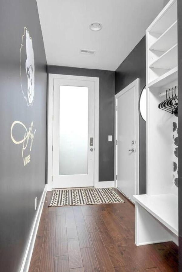 Big New And Modern With Skyline View Mural And Ping Pong Нашвілл Екстер'єр фото