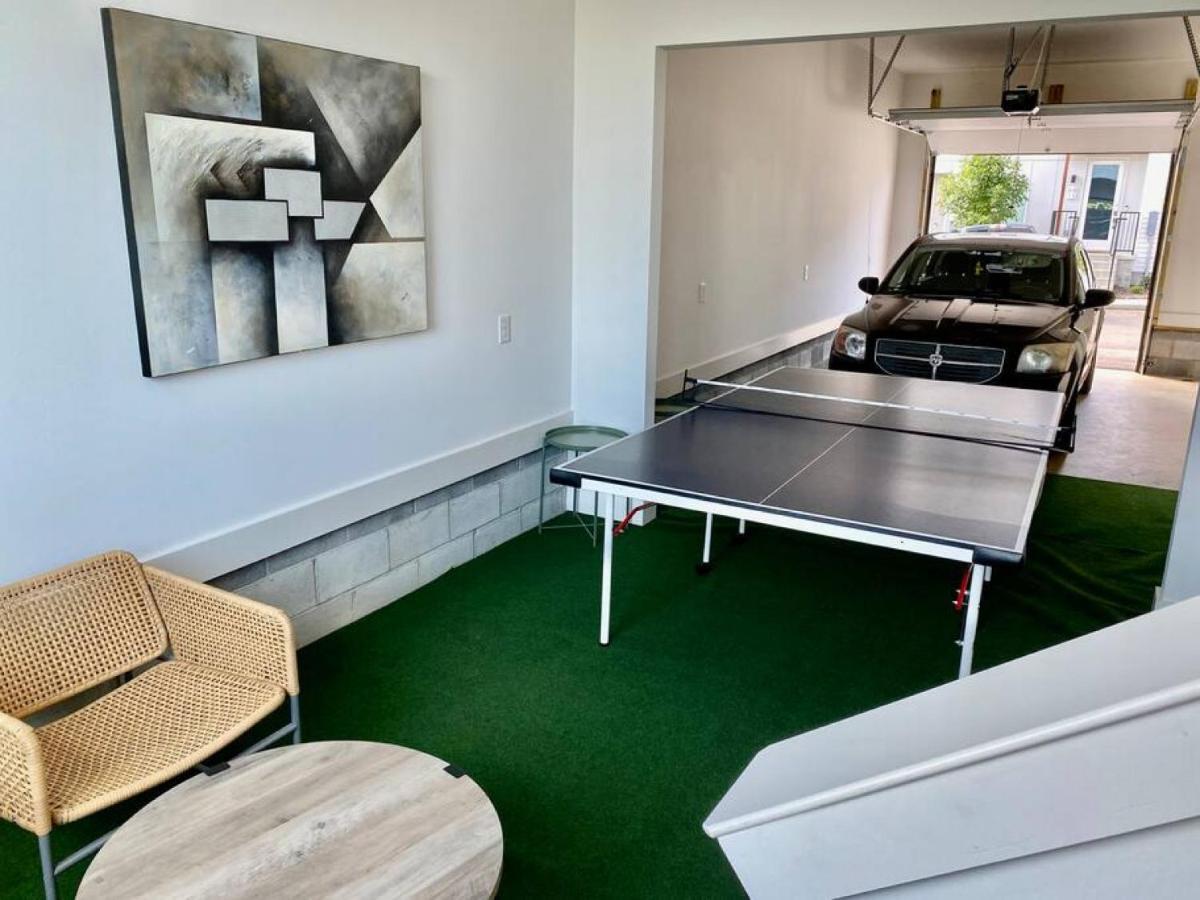 Big New And Modern With Skyline View Mural And Ping Pong Нашвілл Екстер'єр фото